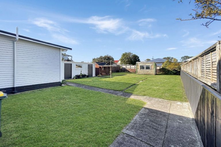 Photo of property in 23 Bulkeley Terrace, New Plymouth, 4310