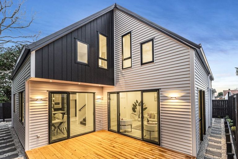 Photo of property in 12a Range View Road, Mount Albert, Auckland, 1025