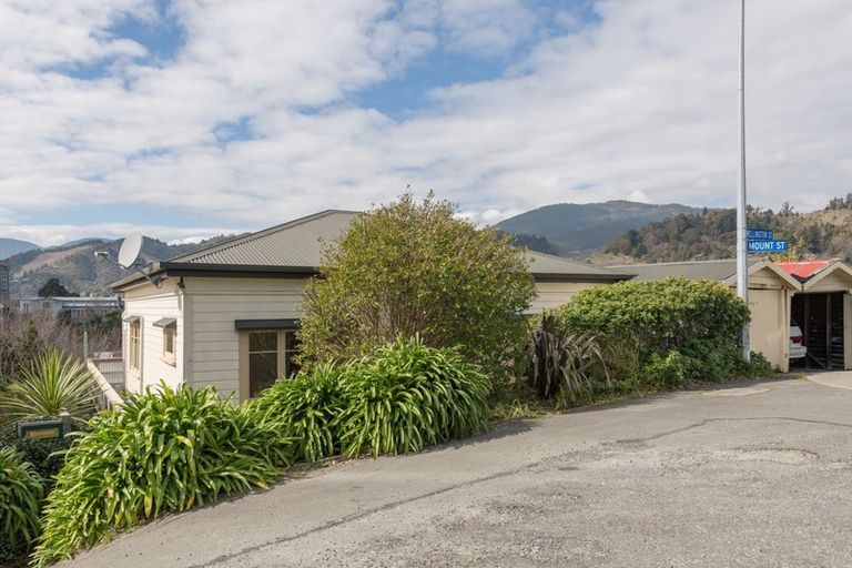 Photo of property in 27 Wellington Street, Nelson South, Nelson, 7010
