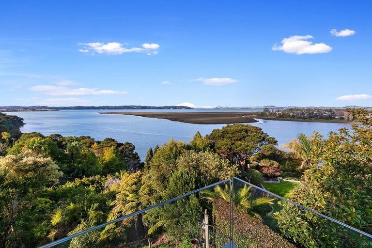 Photo of property in 187 West Harbour Drive, West Harbour, Auckland, 0618