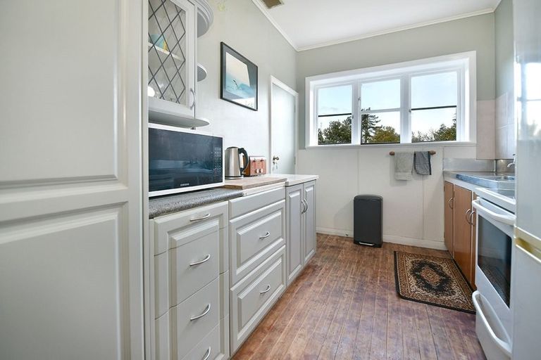 Photo of property in 2 Waiwera Avenue, Parakai, 0830