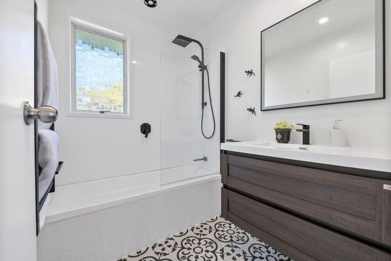 Photo of property in 25 Glynnbrooke Street, Te Atatu South, Auckland, 0610