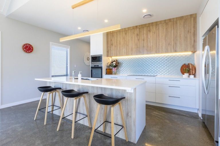 Photo of property in 75 Oak Road, Poraiti, Napier, 4112