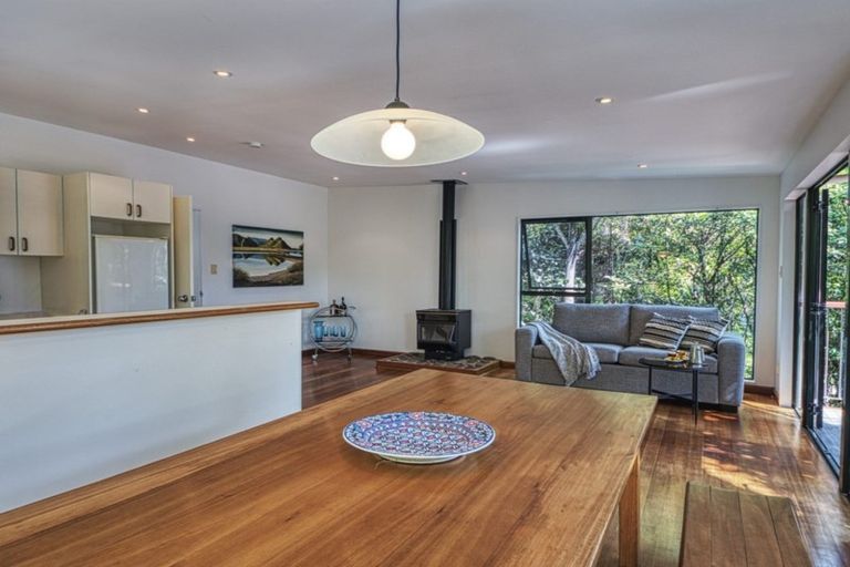 Photo of property in 15 Rayner Road, Piha, 0772