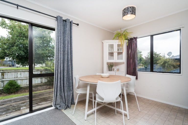 Photo of property in 99 Hillcrest Drive, Kelvin Grove, Palmerston North, 4414