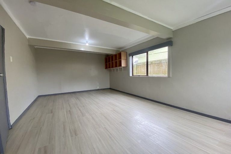 Photo of property in 11 Tomlin Place, Mangere East, Auckland, 2024