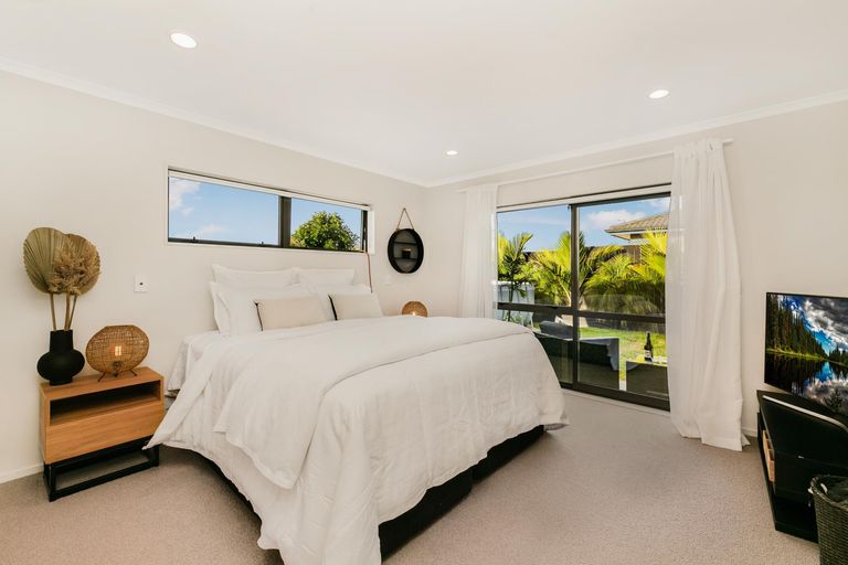 Photo of property in 11 Creda Road, Wattle Downs, Auckland, 2103