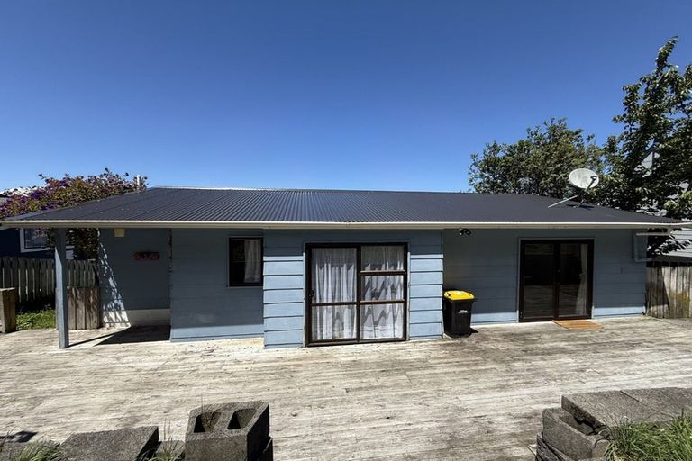 Photo of property in 5 Westra View, Tawa, Wellington, 5028