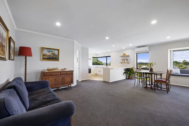Photo of property in 9 Sandel Rise, Merrilands, New Plymouth, 4312