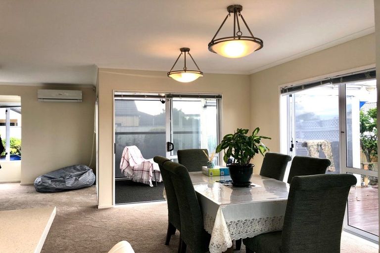 Photo of property in 12 Naul Place, East Tamaki Heights, Auckland, 2016