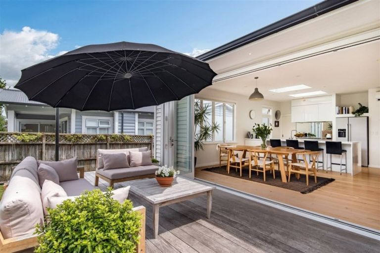 Photo of property in 17 Egremont Street, Belmont, Auckland, 0622