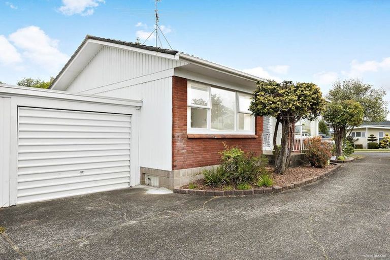 Photo of property in 1/38 Knightsbridge Drive, Forrest Hill, Auckland, 0620