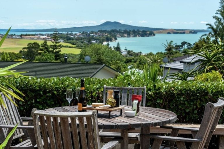 Photo of property in 24 Copperfield Terrace, Mellons Bay, Auckland, 2014