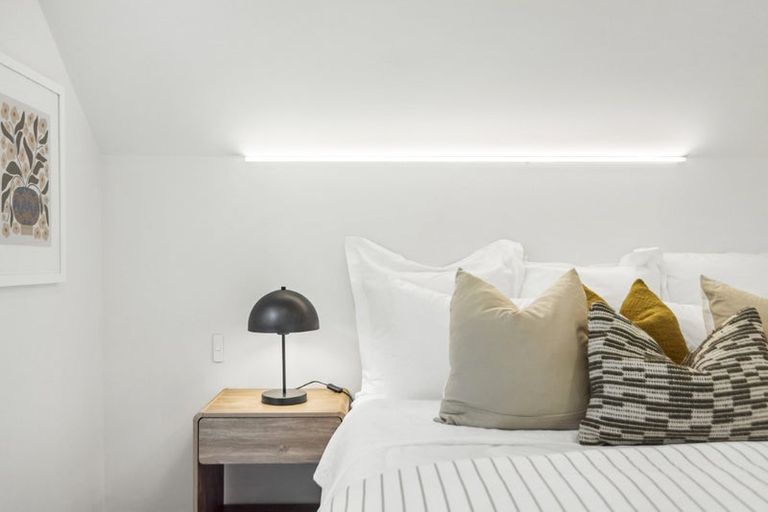 Photo of property in 2/128 Lynn Road, Bayview, Auckland, 0629