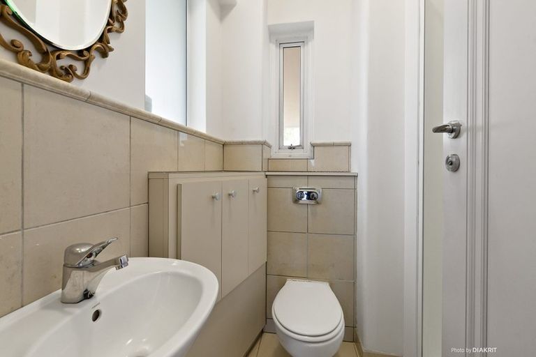 Photo of property in Anscombe Apartments, 212 Oriental Parade, Oriental Bay, Wellington, 6011