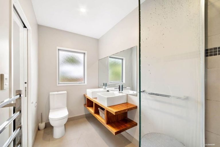 Photo of property in 2/293 Albany Highway, Rosedale, Auckland, 0632