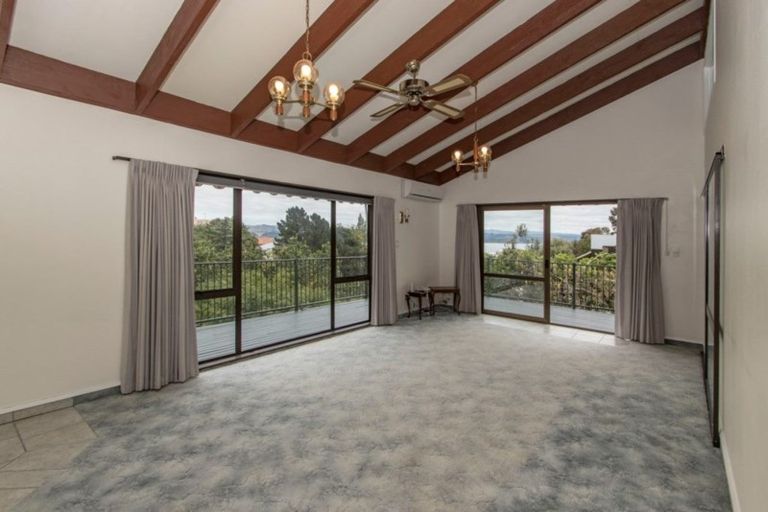 Photo of property in 27 Burns Road, Hospital Hill, Napier, 4110