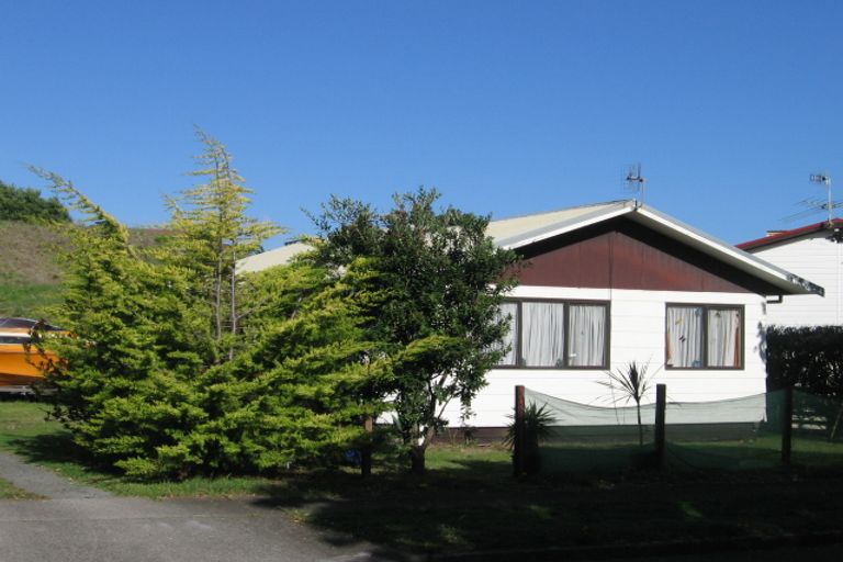 Photo of property in 6 Jane Street, Waikanae Beach, Waikanae, 5036