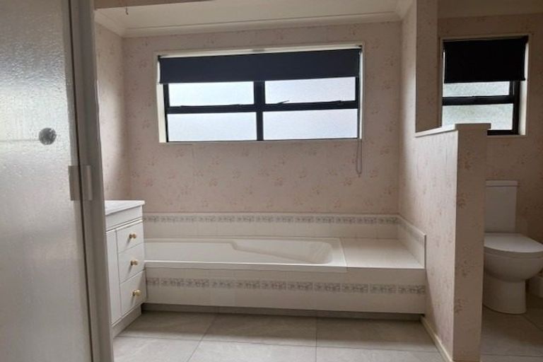 Photo of property in 1 Hinton Place, Pyes Pa, Tauranga, 3112