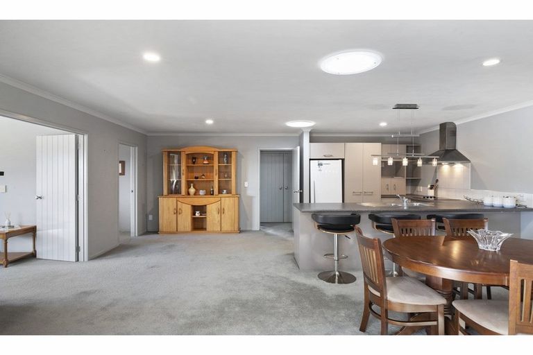 Photo of property in 8 Logan Place, Waiuku, 2123