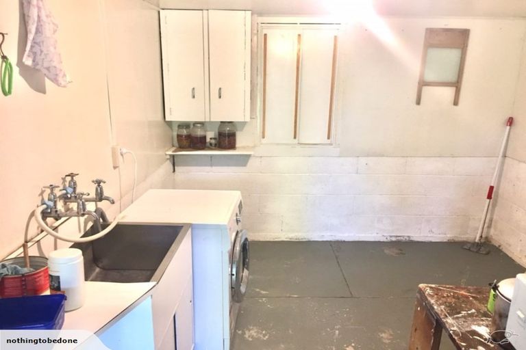 Photo of property in 5 Arama Avenue, Titirangi, Auckland, 0604