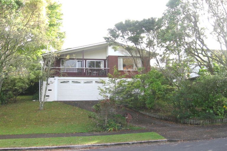 Photo of property in 15 Barlow Place, Chatswood, Auckland, 0626