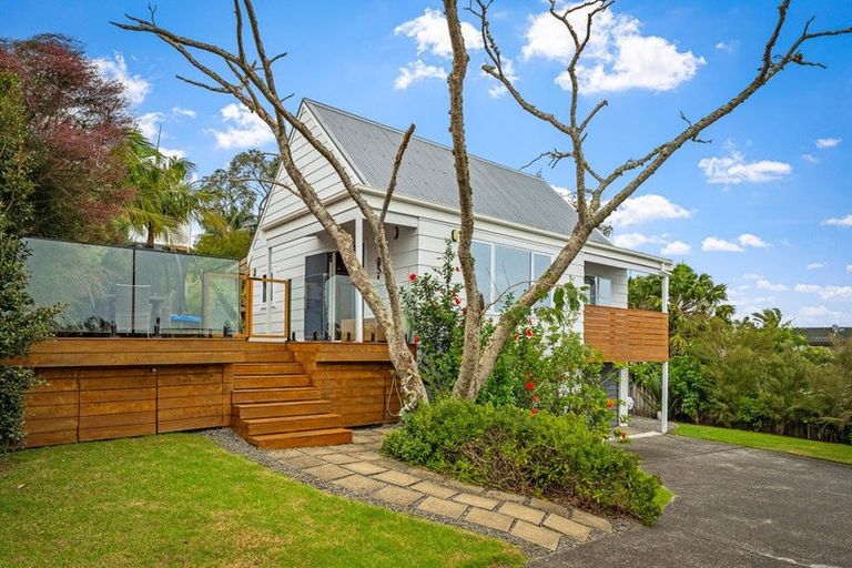 Photo of property in 6a D'oyly Drive, Stanmore Bay, Whangaparaoa, 0932