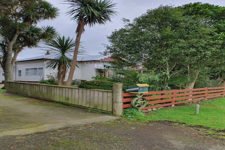 Photo of property in 4 Bridger Place, Eltham, 4322