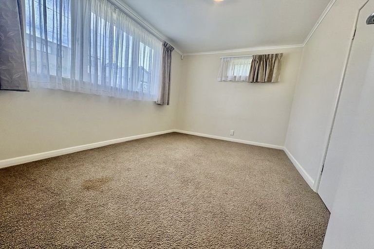 Photo of property in 2/24 Garadice Road, Rothesay Bay, Auckland, 0630