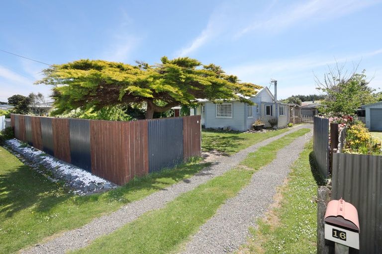 Photo of property in 16 Punga Street, Tangimoana, 4822