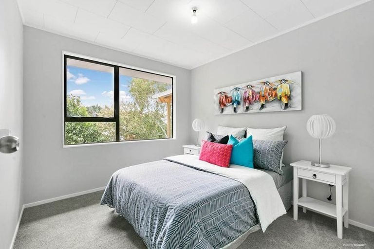 Photo of property in 9 Elizabeth Drive, West Harbour, Auckland, 0618