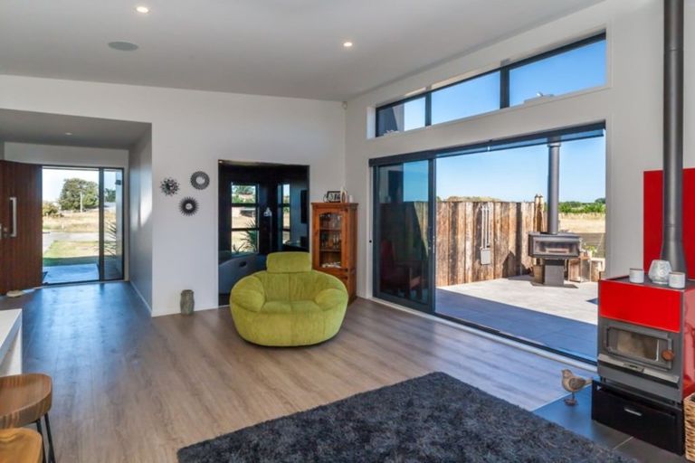 Photo of property in 18 Story Street, Foxton Beach, Foxton, 4815