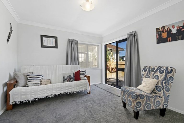 Photo of property in 10 Oak Street, Ebdentown, Upper Hutt, 5018