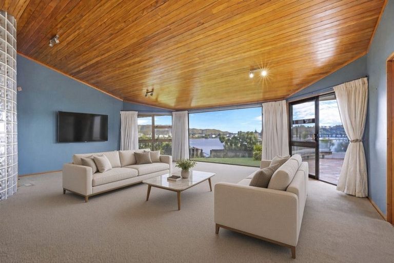Photo of property in 16 Trevor Terrace, Paremata, Porirua, 5024