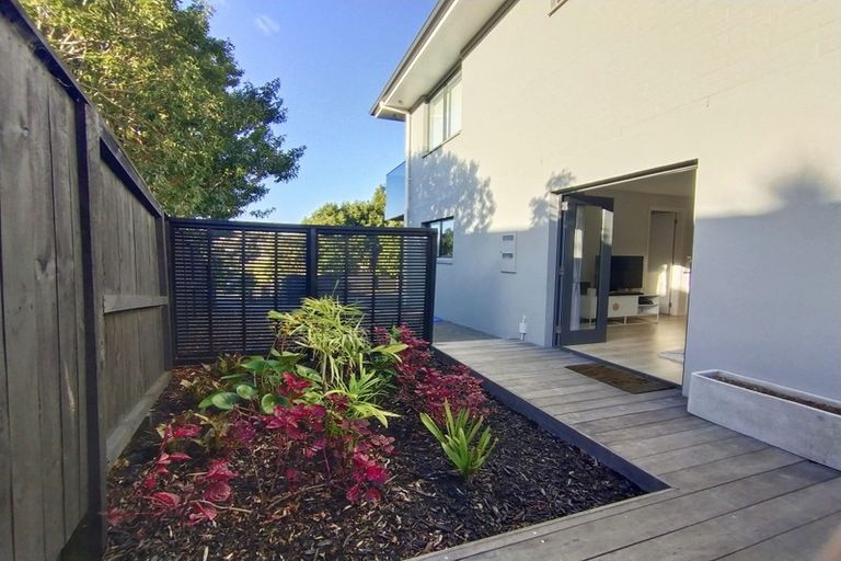 Photo of property in 24a Lyons Avenue, Murrays Bay, Auckland, 0630