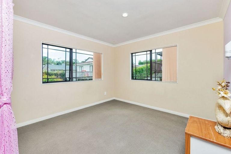 Photo of property in 2/890 East Coast Road, Northcross, Auckland, 0630