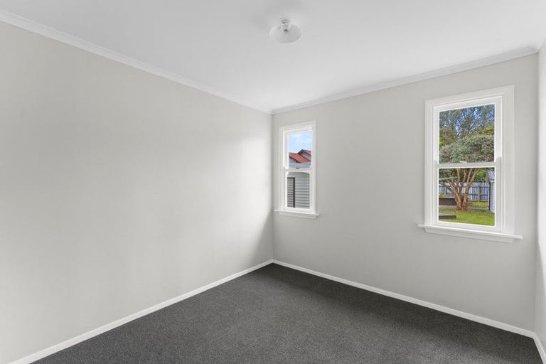 Photo of property in 12 Domain Road, Otaki, 5512