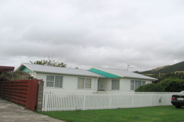 Photo of property in 5 Rawson Street, Tawa, Wellington, 5028