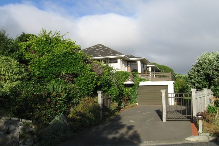 Photo of property in 77 Motuhara Road, Plimmerton, Porirua, 5026