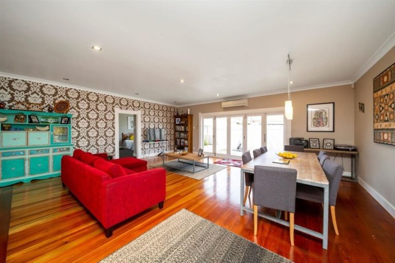 Photo of property in 19 Burns Street, Hawera, 4610