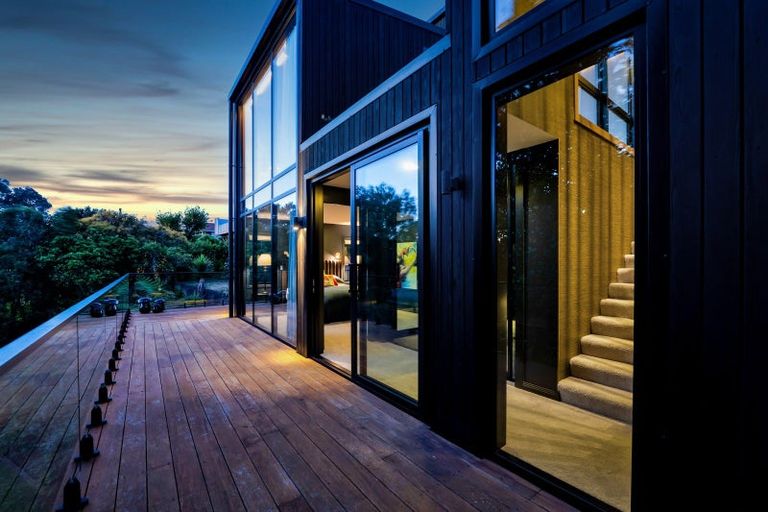 Photo of property in 12a Baring Terrace, Strandon, New Plymouth, 4312