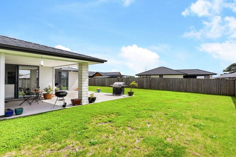 Photo of property in 28 Kerr Crescent, Patumahoe, 2679