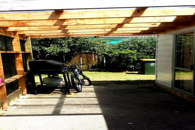 Photo of property in 6 Balwyn Place, Clendon Park, Auckland, 2103