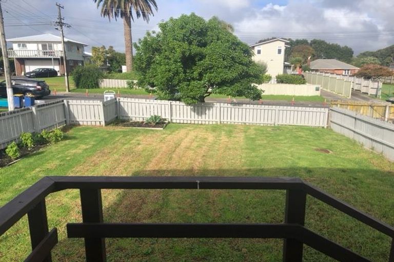 Photo of property in 11 Kotuku Street, Te Atatu Peninsula, Auckland, 0610