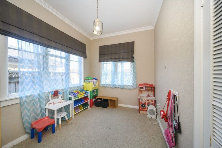 Photo of property in 19 Franklin Avenue, Hokowhitu, Palmerston North, 4410