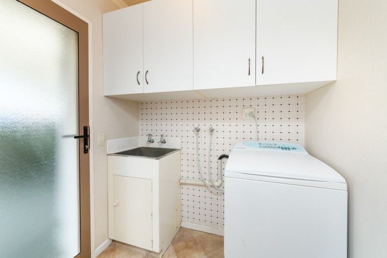 Photo of property in 1 Wharite Place, Awapuni, Palmerston North, 4412