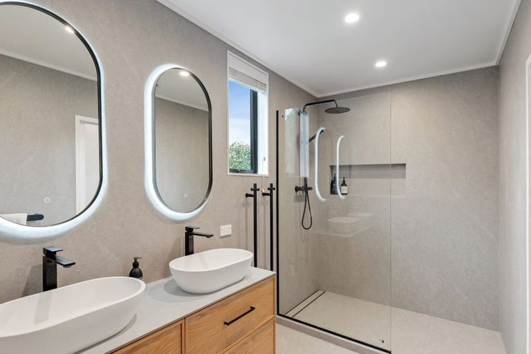 Photo of property in 66 Straven Road, Fendalton, Christchurch, 8014