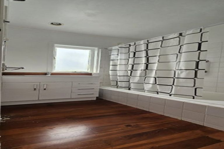 Photo of property in 27 Atkin Avenue, Mission Bay, Auckland, 1071