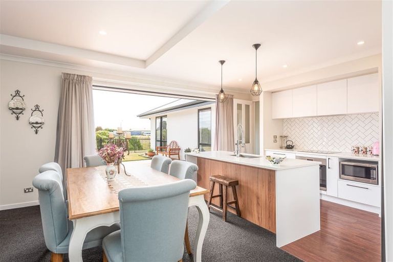 Photo of property in 18 Pistacia Place, Hornby, Christchurch, 8025