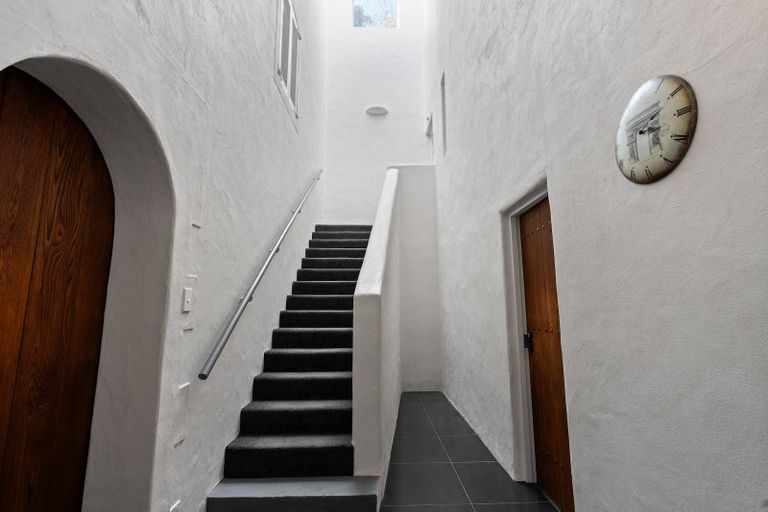 Photo of property in 5 Rangiuru Road, Mahina Bay, Lower Hutt, 5013